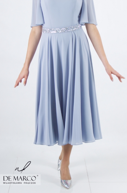 Gładka rozkloszowana sukienka wizytowa jasnoniebieska od polskiej projektantki