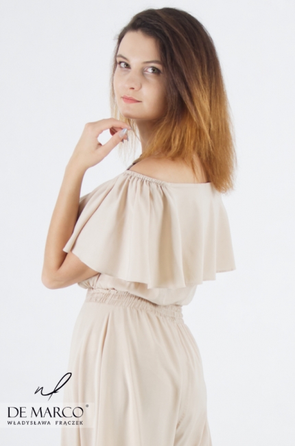 A comfortable and elegant formal suit in Spanish style, sewn in Poland. Beige women's formal jumpsuit from the favorite designer of the First Lady of the Republic of Poland - Władysława Frączek