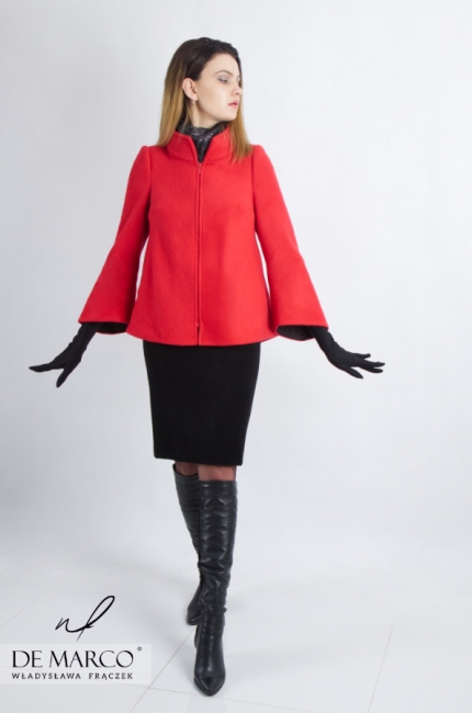 Elegant short, trapezoidal wool coat. De Marco online store