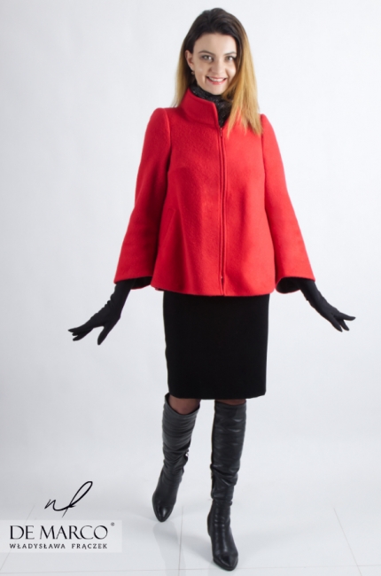Trapezowy płaszczyk krótki z wełny. Czerwone stylizacje na jesień zimę od polskiej projektantki