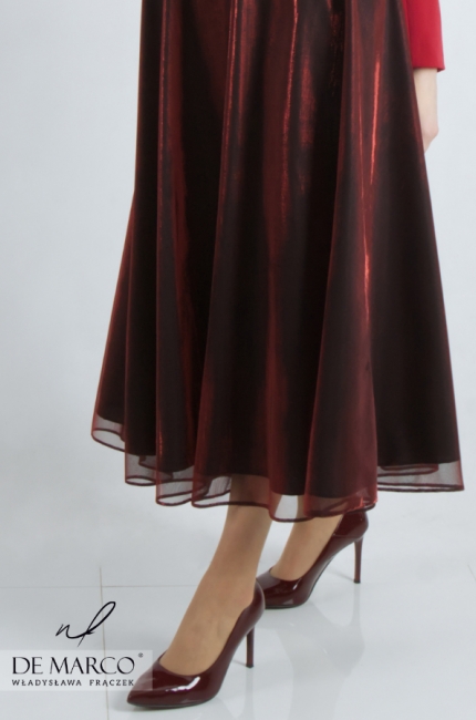 Long burgundy formal skirt with a jacket. Luxurious women's outfits from the Polish favorite designer of the First Lady of the Republic of Poland