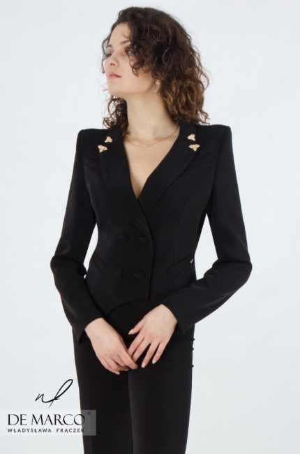 Black total look. Sensual elegant women's suit with a double-breasted clasp from the recognized designer of the First Lady of the Republic of Poland - Władysława Frączek