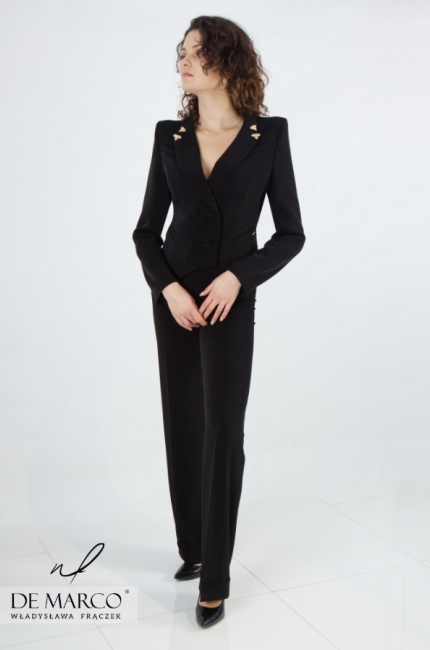 Szyty w Polsce ekskluzywny garnitur damski czarny w stylu power look dla kobiety biznesu. Sklep internetowy De Marco