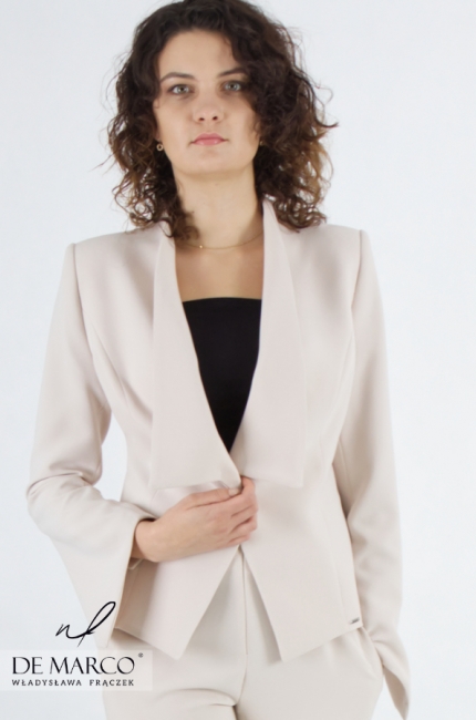 A beige women's suit with a loose front, sewn in Poland. Made to measure De Marco