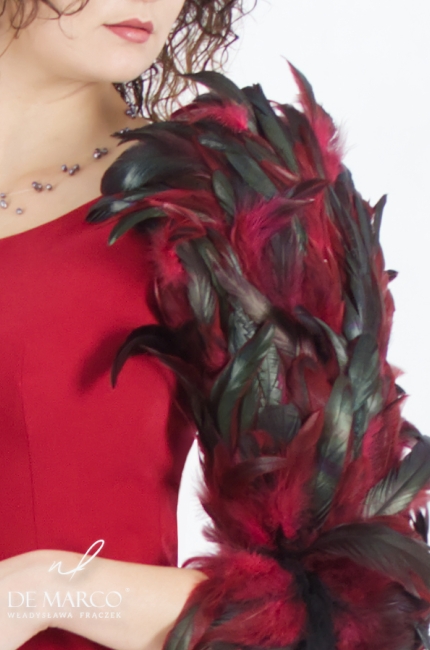 A fancy addition to evening stylizations with feathers. Feather sleeve for pantsuit, one-shoulder top, asymmetric dress. Evening accessories from Polish designer Władysława Frączek