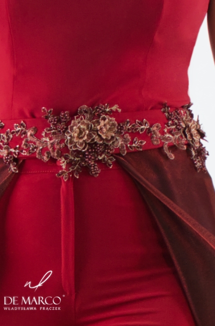 A detachable burgundy chiffon maxi evening skirt on a hand-embroidered evening belt. Polish manufacturer of luxury evening dresses De Marco