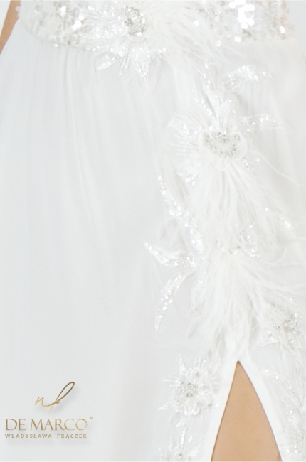 Długa elegancka suknia ślubna ze zdobionym gorsetem. Polski producent De Marco szycie na miarę