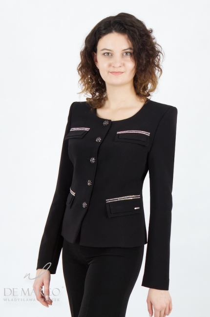 A tailor-made black women's suit perfect for the office, for work, for a business meeting, a conference. Tailor made by De Marco