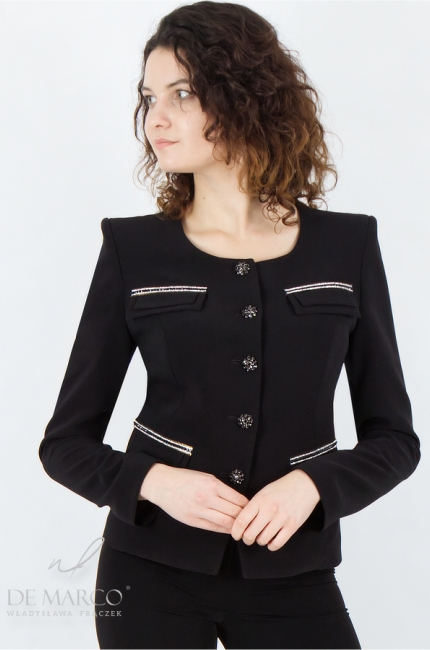 Szyty w Polsce luksusowy czarny garnitur damski wizytowy biznesowy. Zestaw damski ze spodniami idealny na spotkanie biznesowe. Sklep internetowy De Marco