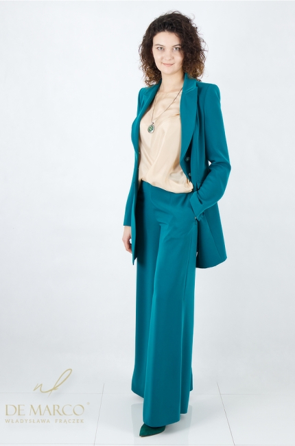 Elegancki klasyczny garnitur damski wizytowy ze rozszerzanymi spodniami. Sklep internetowy De Marco