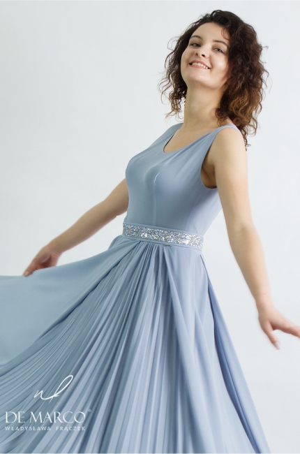 Modne sukienki wizytowe wyjściowe w kolorze pastelowego niebieskiego. Sklep internetowy De Marco