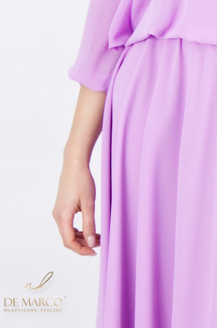 Piękna elegancka swobodna sukienka midi na lato 2023 w odcieniu pudrowego fioletu. Modne kreacje z szyfonu. Szycie na miarę De Marco