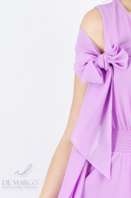 Romantyczna sukienka midi maxi kaskadowa w odcieniach fioletu. Najmodniejsze wygodne sukienki na wiosnę lato 2023