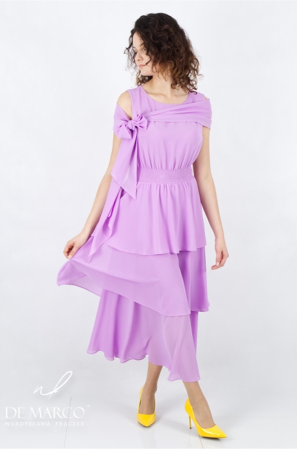 Long formal dress with frills and a wide chiffon welt. Polish producer De Marco