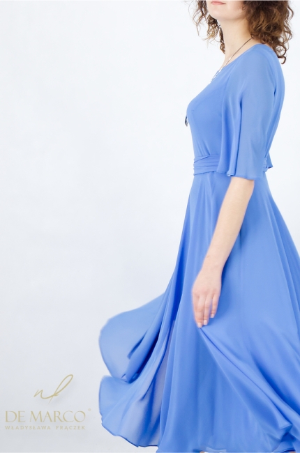 Najmodnodniejsze sukienki koktajlowe niebieskie od projektanta. Proste gładkie sukienki rozkloszowane. Sklep internetowy De Marco