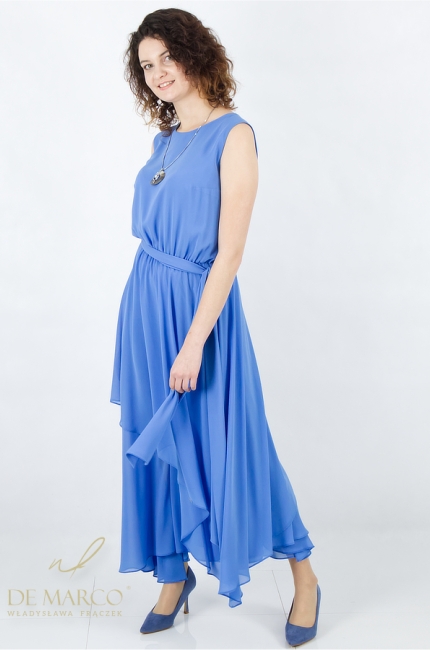 Piękna sukienka w długości maxi modelująca sylwetkę. Swobodna kreacja w kolorze niebieskim. Szycie na miarę De Marco