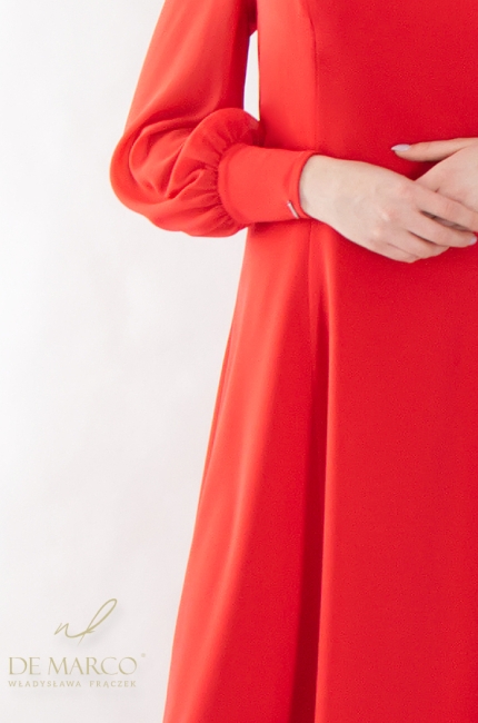 Luksusowa sukienka koktajlowa midi czerwona w rękawem. Modne rozkloszowane czerwone sukienki na przyjęcie wesele Komunię wystawę inaugurację. Szycie na miarę DE MARCO