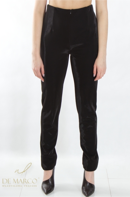 Seksowne dopasowane spodnie damskie wizytowe czarne połyskujące. Modne czarne spodnie damskie do bluzki czy żakietu. Polski producent DE MARCO