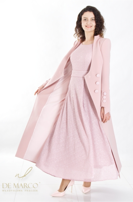 Romantyczny letni wiosenny płaszcz sukienkowy w kolorze brudnego różu. Szycie na miarę u projektanta DE MARCO