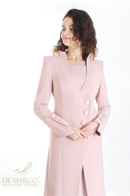 Modern outerwear for Successful Women. A coat for a formal dress from the Polish manufacturer De Marco