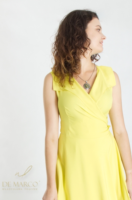 Szyta na miarę sukienka wizytowa rozkloszowana w odcieniach żółtego. Letnie stylizacje wizytowe Sklep internetowy De Marco