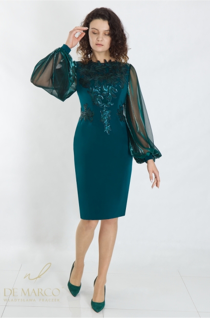Luxurious green cocktail dress with long sleeves and guipure embellishment. Tailor made by De Marco
