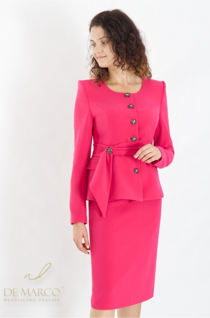 An exclusive magenta business suit sewn in Poland. Polish producer De Marco