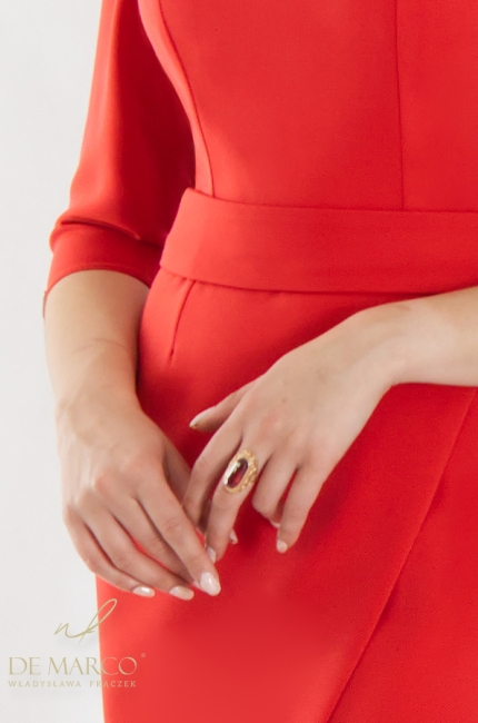 Czerwona stylizacja midi idealne dla Mamy. Modne sukienki biznesowe wyjśćiowe. Sklep internetowy De Marco szycie pasowane