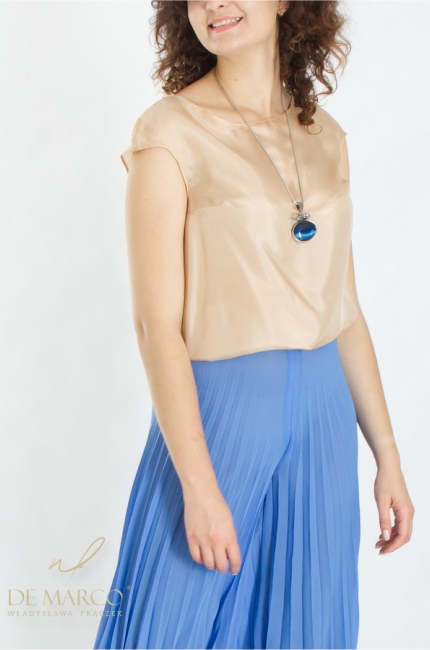 The most fashionable chiffon formal dresses from the Polish manufacturer. Blue pleated palazzo trousers. De Marco online store