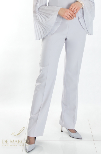 Nowoczesne eleganckie spodnium okolicznościowe De Marco. Najmodniejsze komplety z bluzką plisowaną i spodniami. Sklep internetowy De Marco