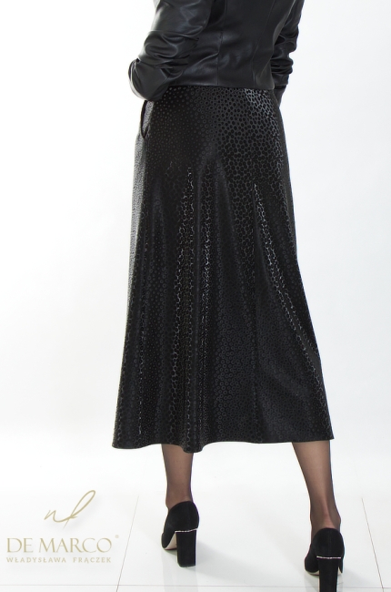 Ekskluzywna czarna spódnica midi trapezowa zapinana na guziki. Modne spódnice trapezowe ze skóry ekologicznej. Sklep internetowy De Marco