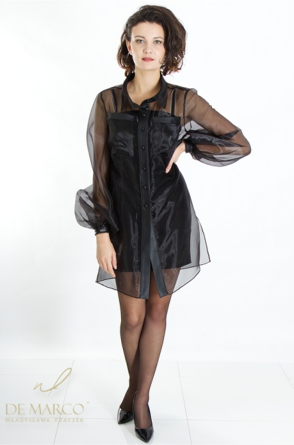 Czarna luksusowa koszula damska z organzy z wiązaniem w pasie w komplecie z sukienką typu tuba małą czarną. Sklep internetowy De Marco