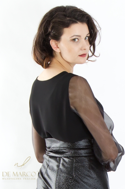Nowoczesny czarny longsleeve bluzka wizytowa z przezroczystym długim rękawem. Modne czarne stylizacje wizytowe od polskiego producenta De Marco