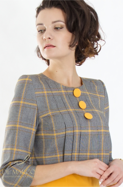 Modern De Marco styles with a fashionable checkered and pleated motif. An energetic set with a dress and a jacket with a slimming effect. De Marco online store