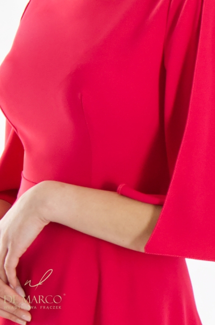 Nowoczesne gładkie sukienki wizytowe okolicznościowe z rękawem. Polski producent luksusowej odzieży damskiej De Marco