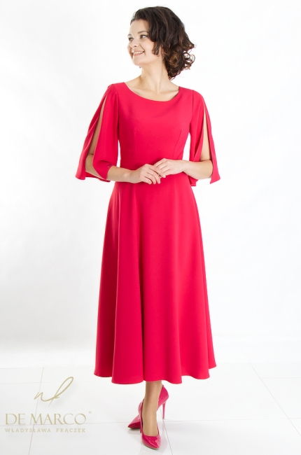 How to dress for a charity concert? Fashionable maxi outfits in red. Polish producer De Marco