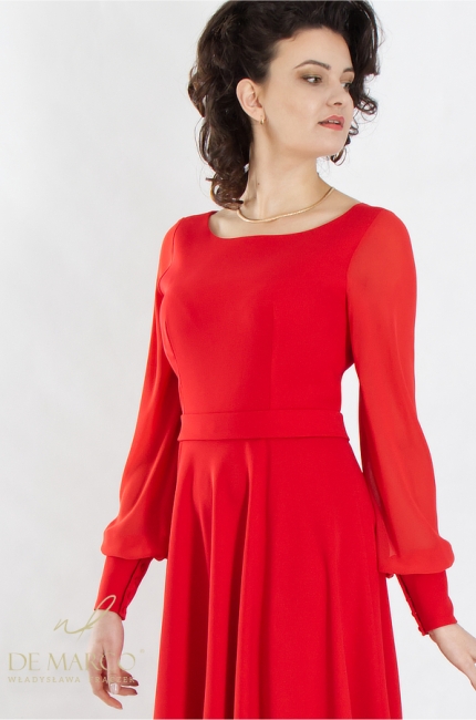 Klasyczna gładka sukienka rozkloszowana w kolorze czerwonym. Nowoczesna czerwona sukienka okolicznościowa dla Mamy. Luksusowe sukienki midi maxi w kolorze czerwonym. Polski producent De Marco