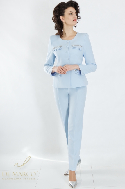 Oryginalny zestaw damski garniturowy. Najmodniejsze niebieskie garnitury damskie w odcieniach błękitu. Sklep internetowy De Marco