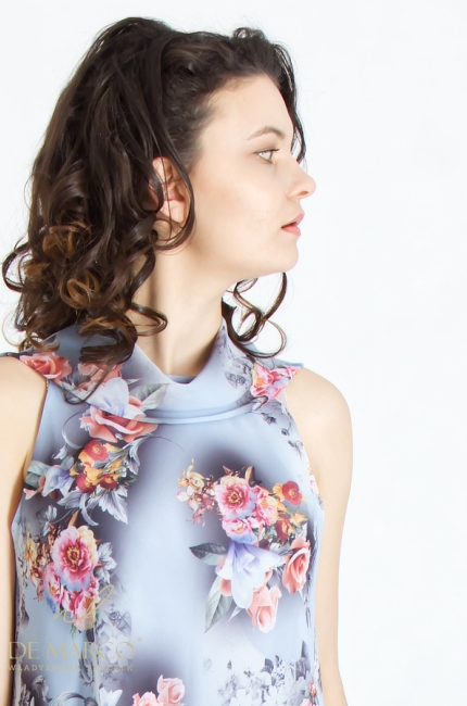 A blue chiffon mini dress with a casual cut. The most fashionable floral summer dresses from De Marco