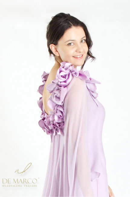 A low-cut back, airy, layered maxi dress made of 100% silk. Polish silk dresses in shades of purple. De Marco online store