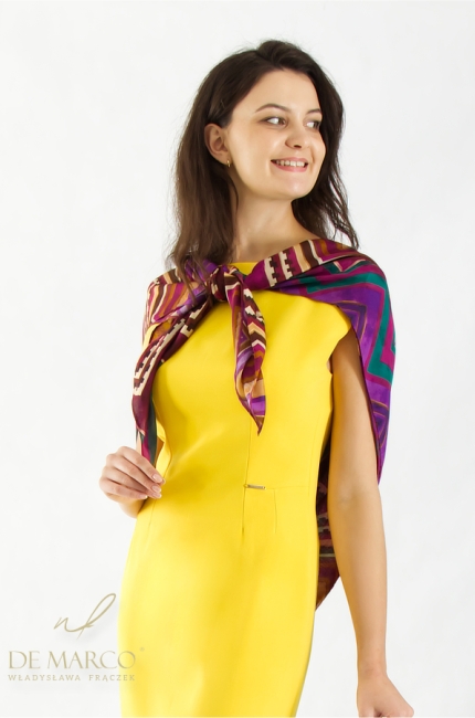 Styling for a wedding reception or garden party – elegance and freshness in one. Yellow pencil dress De Marco