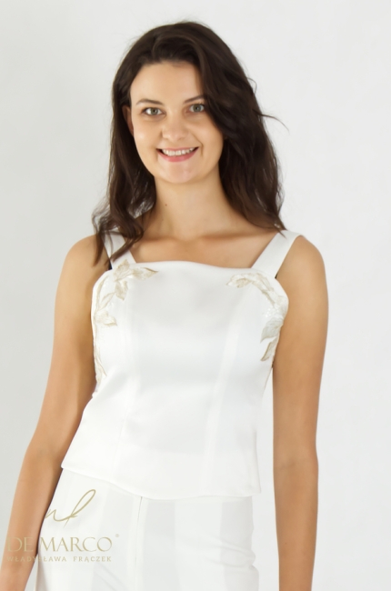 Bright stylings ideal for summer, bright formal stylings, embroidered formal sets in shades of white. De Marco online shop