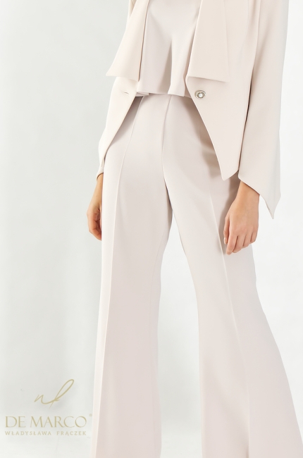 Modern Polish suits, tailor-made for successful women. De Marco online store.