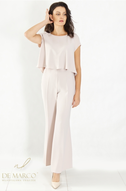 A formal suit for a successful woman – a beige De Marco formal suit. Made in Małopolska.