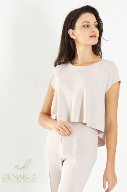 This beige women's suit is perfect for public speaking, office work, or conferences. Polish manufacturer De Marco