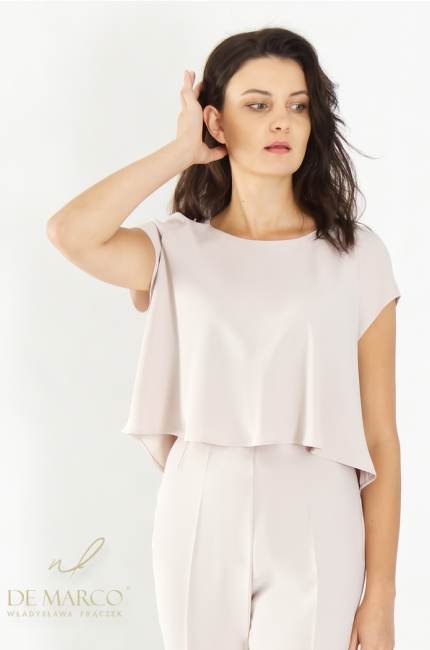 A versatile, timeless, plain formal blouse with a relaxed fit. Stylish basic short-sleeved blouses from De Marco