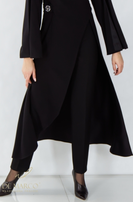 Co założyć do Filharmonii Opery Operetki? Czarny komplet dwuczęściowy ze spodniami i lekkim płaszczem maxi wieczór. Sklep internetowy De Marco