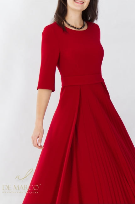 Elegancka gładka sukienka wizytowa okolicznościowa weselna z plisowaniem i rękawem 1/2. Szycia miarowe szycie pasowane De Marco