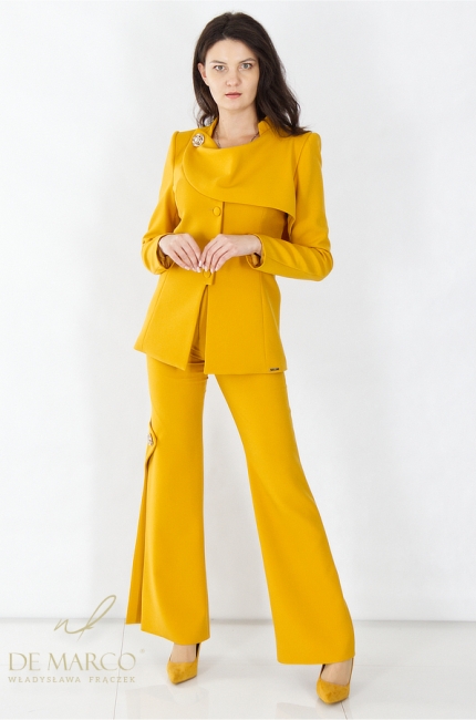 Polskie żółte musztardowe garnitury do biura pracy na inaugurację otwarcie sympozjum dla Kobiety sukcesu. Polski producent De Marco
