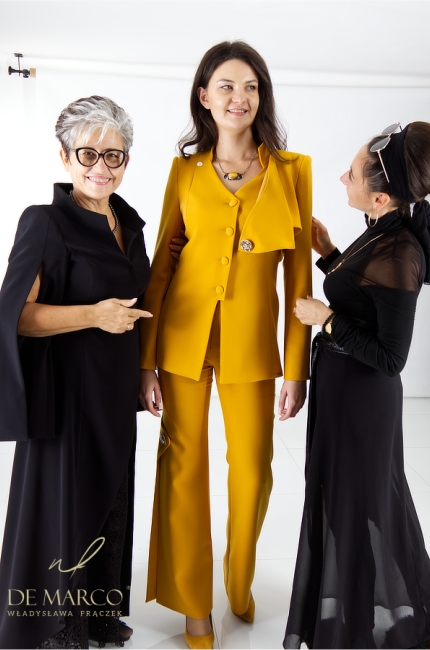 Modne spodnium damskie wizytowe marynarka i spodnie z wysokim stanem flare w odważnych kolorach. Szycie na miarę De Marco